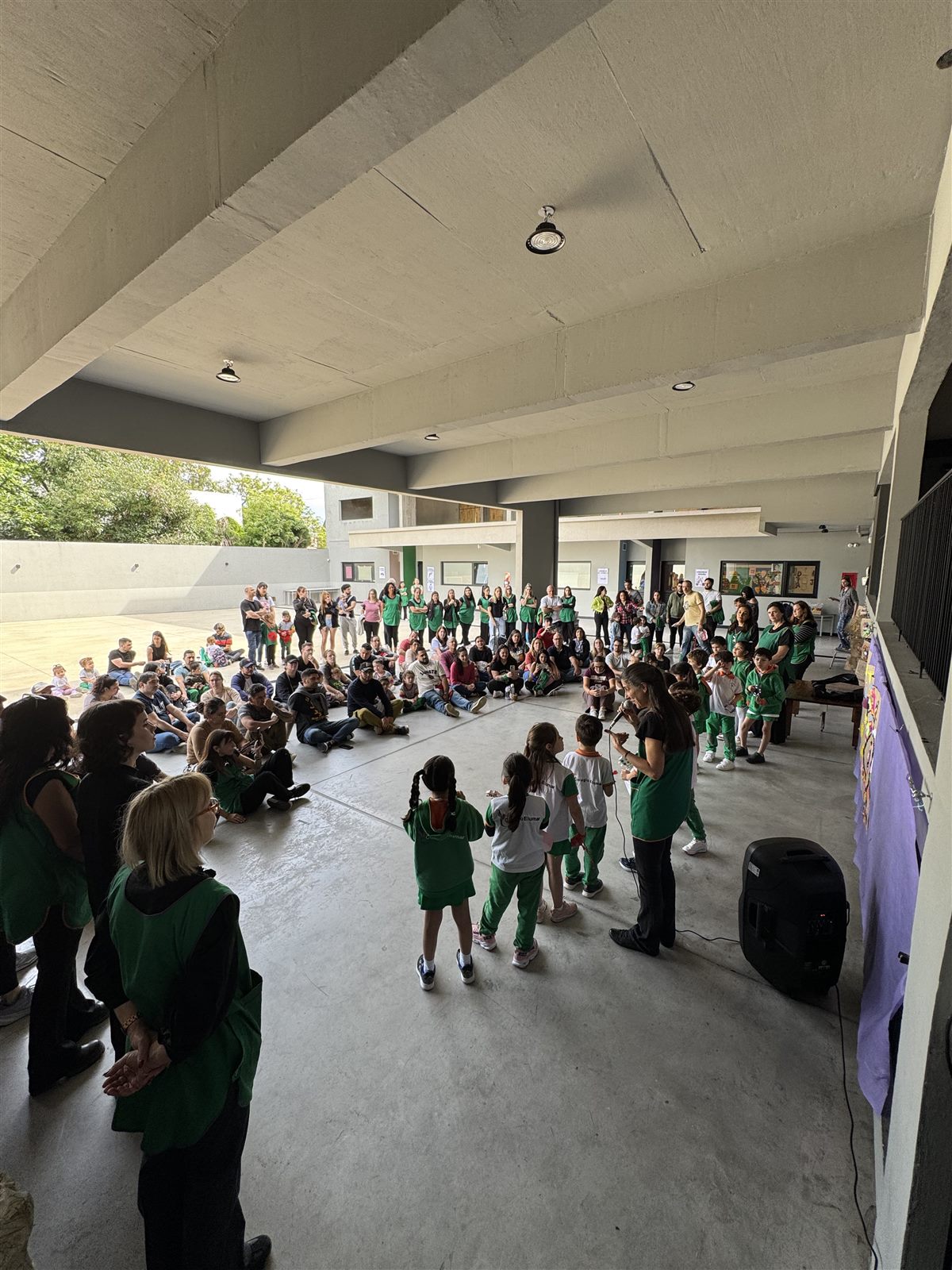 Acto escolar con familias